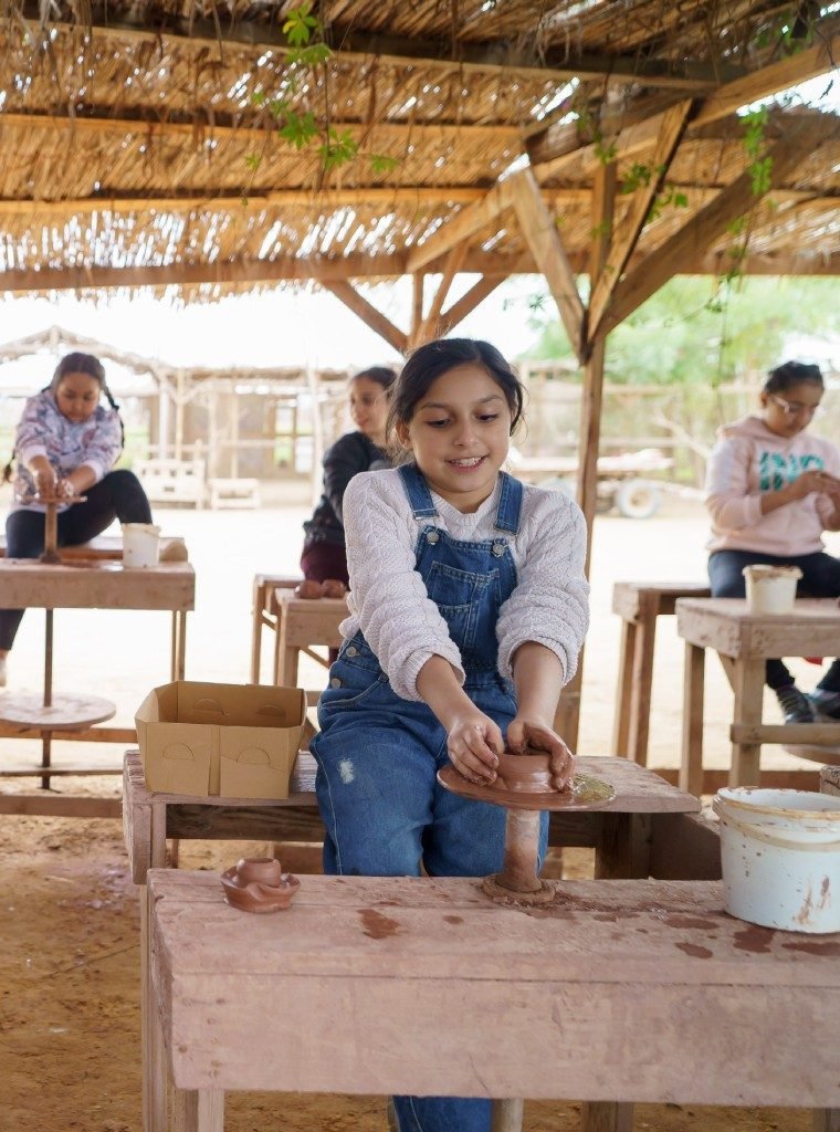 young-woman-in-art-class-r30q71mhfguaocfognkqv2zj32h3fae7yr7y7afpq8 (8)